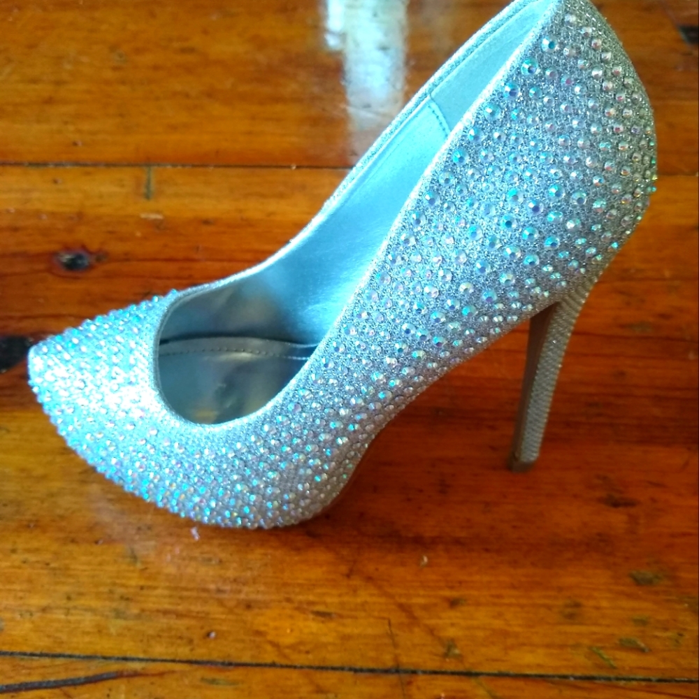 Size 6 silver platform pumps
